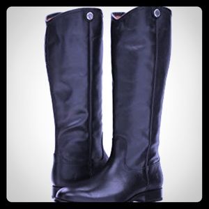 FYE BOOTS .. MELISSA BUTTON